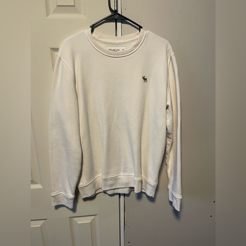 Off-white, Size medium, Abercrombie & Fitch, crew neck.